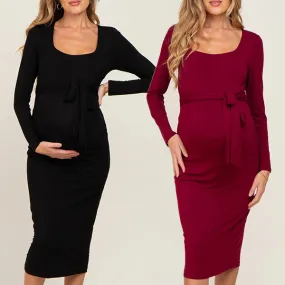Umstandskleid in Unifarbe mit quadratischem Ausschnitt und langen Bindearmeln für einen sexy Look